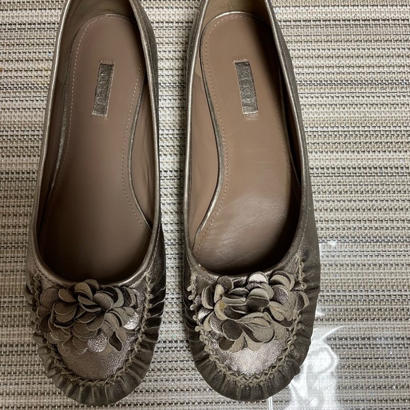 Metallic gold flats. - Picture 10 of 11